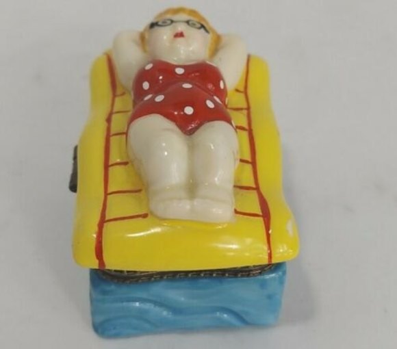 Lady in Polka Dot Swimsuit Trinket Box Sunbathing Retro Keepsakebox - Picture 4 of 8